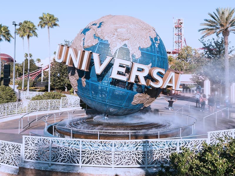 the Universal sign at Universal Orlando